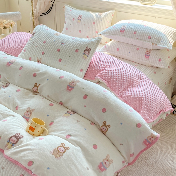 91家纺网 家纺一手货源 找家纺 尚美 2025新款豆豆绒牛奶绒大花边床盖四件套（床盖花边随机） 多拉拉