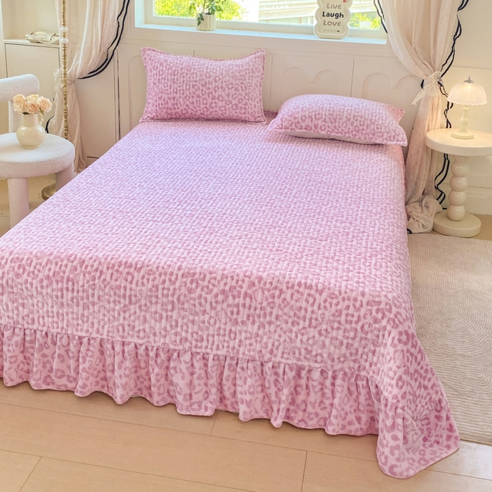 91家纺网 家纺一手货源 找家纺 尚美 2025新款豆豆绒牛奶绒大花边床盖四件套（床盖花边随机） 粉豹纹