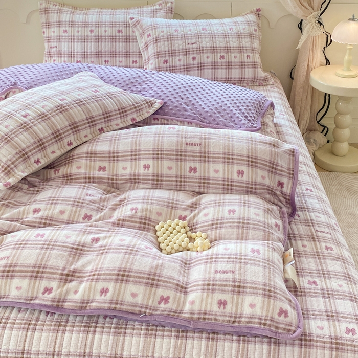 91家纺网 家纺一手货源 找家纺 尚美 2025新款豆豆绒牛奶绒大花边床盖四件套（床盖花边随机） 格子蝴蝶梦