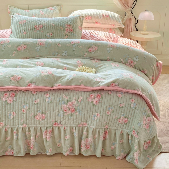 91家纺网 家纺一手货源 找家纺 尚美 2025新款豆豆绒牛奶绒大花边床盖四件套（床盖花边随机） 花语玫瑰