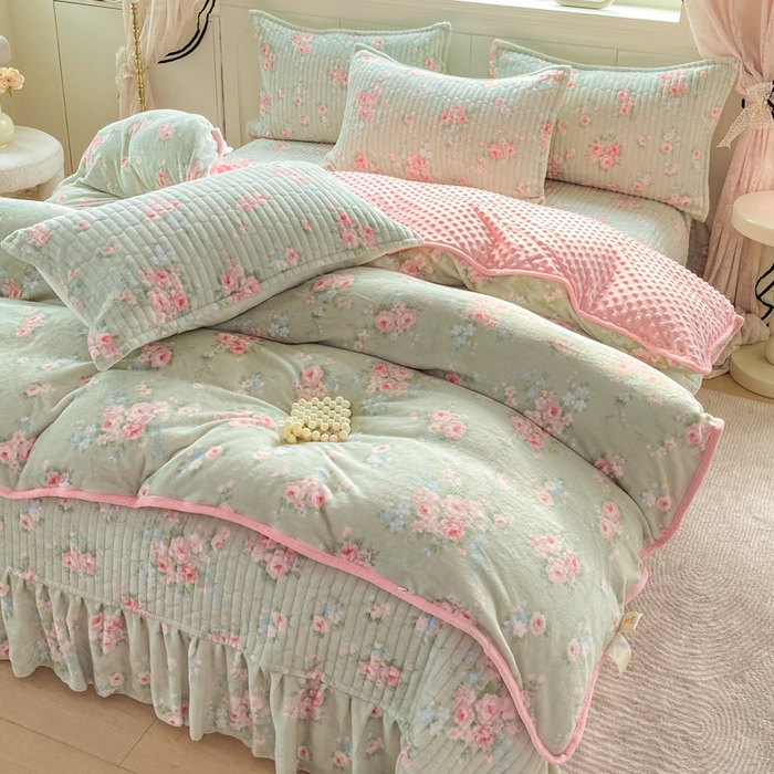 91家纺网 家纺一手货源 找家纺 尚美 2025新款豆豆绒牛奶绒大花边床盖四件套（床盖花边随机） 花语玫瑰
