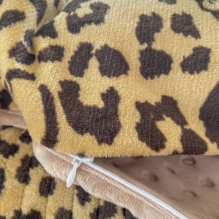 91家纺网 家纺一手货源 找家纺 尚美 2025新款豆豆绒牛奶绒大花边床盖四件套（床盖花边随机） 卡豹纹