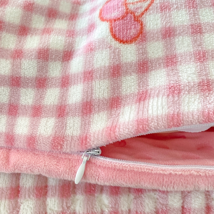 91家纺网 家纺一手货源 找家纺 尚美 2025新款豆豆绒牛奶绒大花边床盖四件套（床盖花边随机） 凯迪猫粉