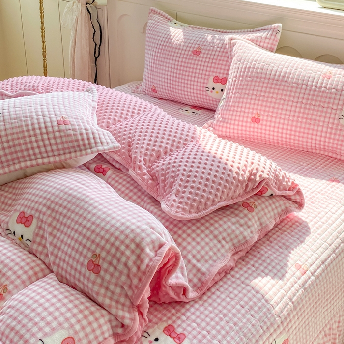 91家纺网 家纺一手货源 找家纺 尚美 2025新款豆豆绒牛奶绒大花边床盖四件套（床盖花边随机） 凯迪猫粉