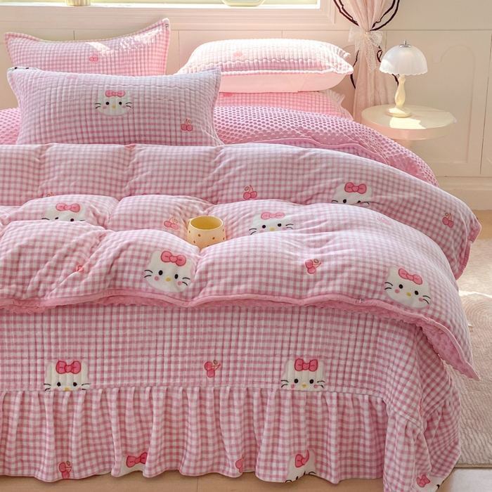 91家纺网 家纺一手货源 找家纺 尚美 2025新款豆豆绒牛奶绒大花边床盖四件套（床盖花边随机） 凯迪猫粉