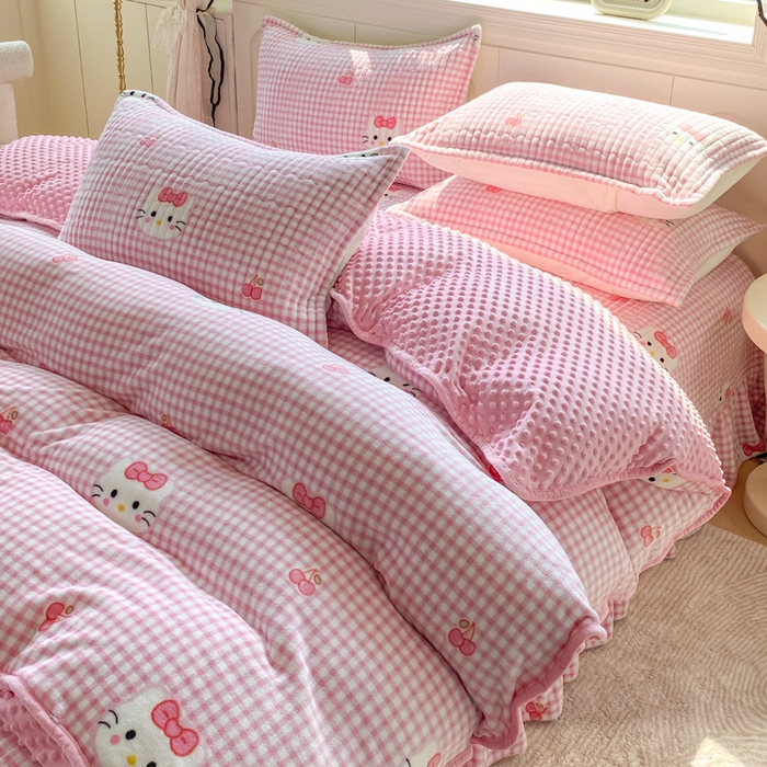 91家纺网 家纺一手货源 找家纺 尚美 2025新款豆豆绒牛奶绒大花边床盖四件套（床盖花边随机） 凯迪猫粉