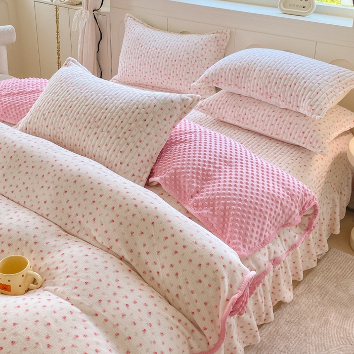 91家纺网 家纺一手货源 找家纺 尚美 2025新款豆豆绒牛奶绒大花边床盖四件套（床盖花边随机） 丽莎