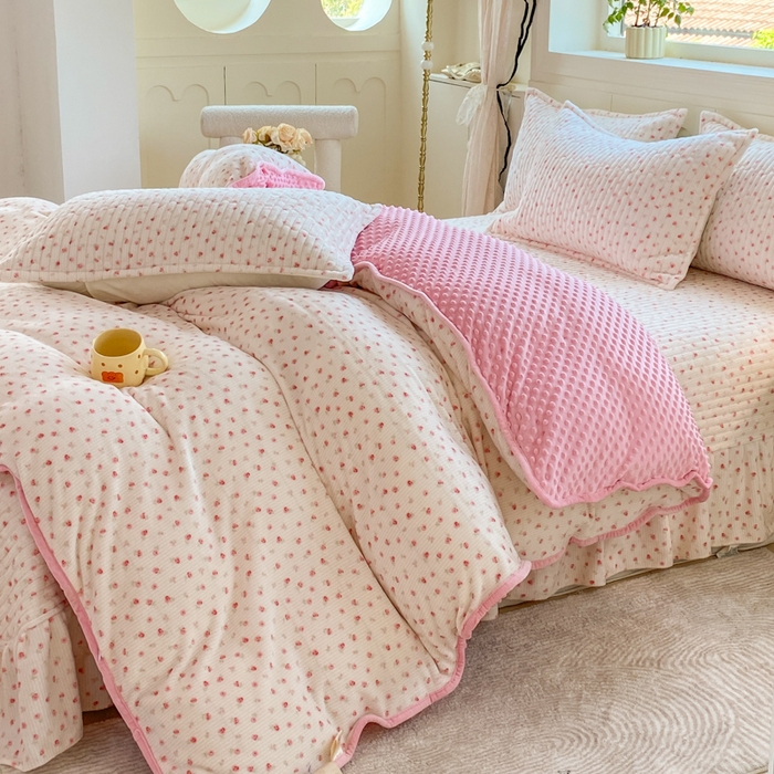 91家纺网 家纺一手货源 找家纺 尚美 2025新款豆豆绒牛奶绒大花边床盖四件套（床盖花边随机） 丽莎