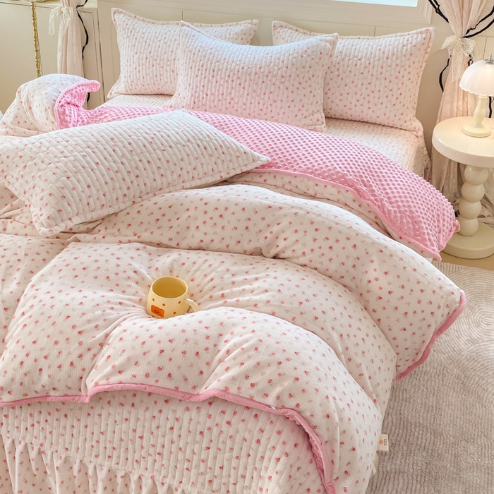 91家纺网 家纺一手货源 找家纺 尚美 2025新款豆豆绒牛奶绒大花边床盖四件套（床盖花边随机） 丽莎