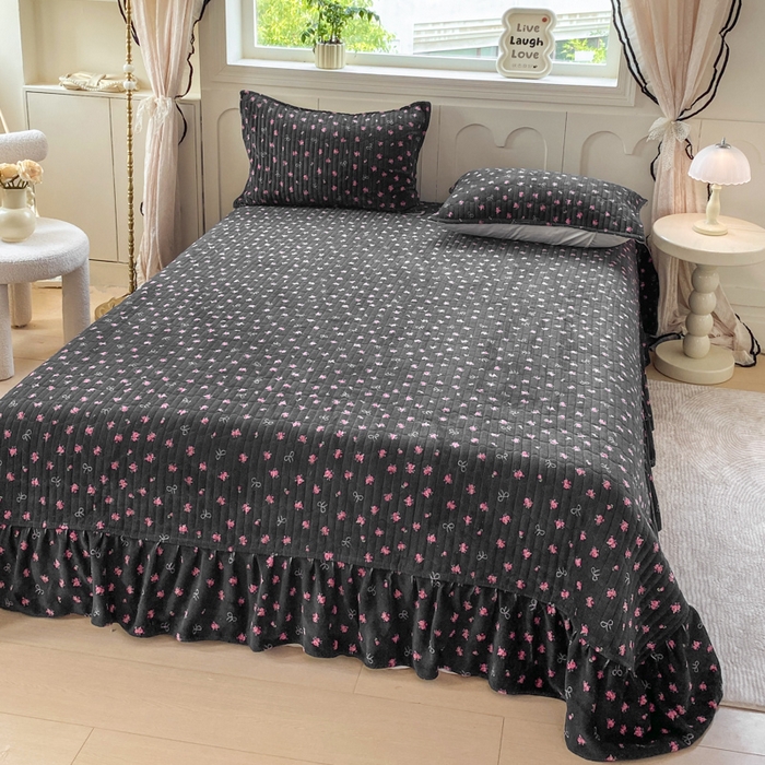 91家纺网 家纺一手货源 找家纺 尚美 2025新款豆豆绒牛奶绒大花边床盖四件套（床盖花边随机） 情满