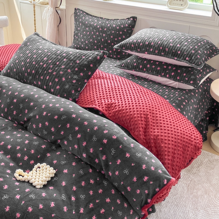 91家纺网 家纺一手货源 找家纺 尚美 2025新款豆豆绒牛奶绒大花边床盖四件套（床盖花边随机） 情满