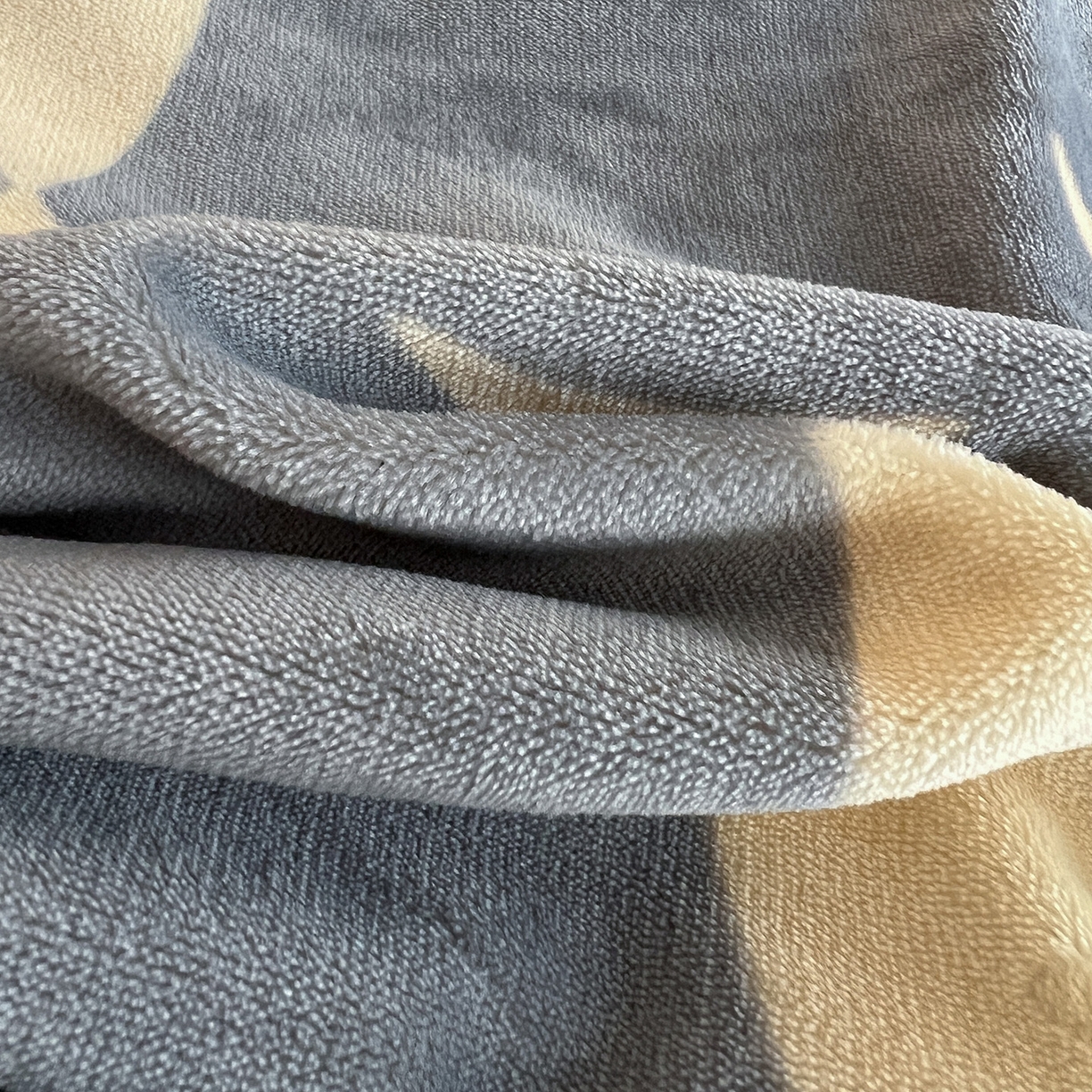 91家纺网 家纺一手货源 找家纺 （总）富馨莱 2025新款牛奶绒印花单件被套240克面料支持一件定制尺寸