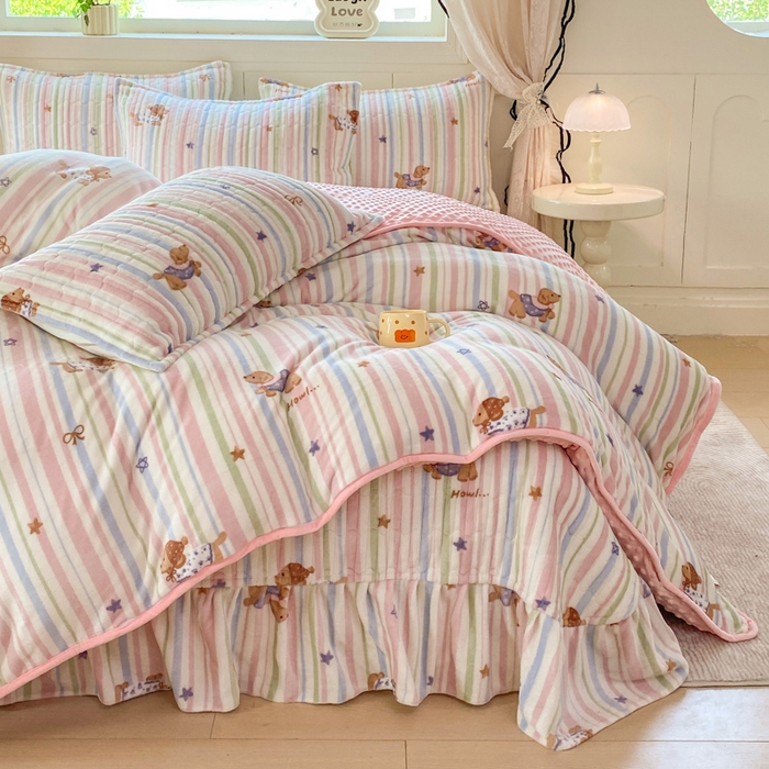 91家纺网 家纺一手货源 找家纺 尚美 2025新款豆豆绒牛奶绒大花边床盖四件套（床盖花边随机） 香香狗