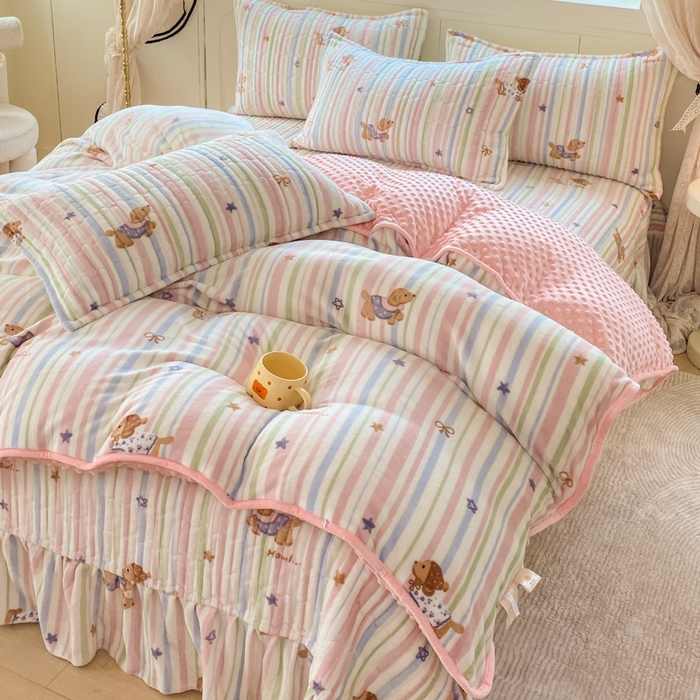 91家纺网 家纺一手货源 找家纺 尚美 2025新款豆豆绒牛奶绒大花边床盖四件套（床盖花边随机） 香香狗