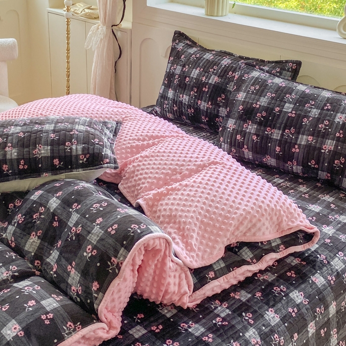 91家纺网 家纺一手货源 找家纺 尚美 2025新款豆豆绒牛奶绒大花边床盖四件套（床盖花边随机） 欣悦