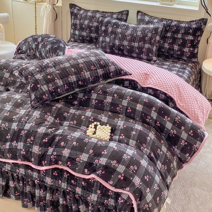 91家纺网 家纺一手货源 找家纺 尚美 2025新款豆豆绒牛奶绒大花边床盖四件套（床盖花边随机） 欣悦