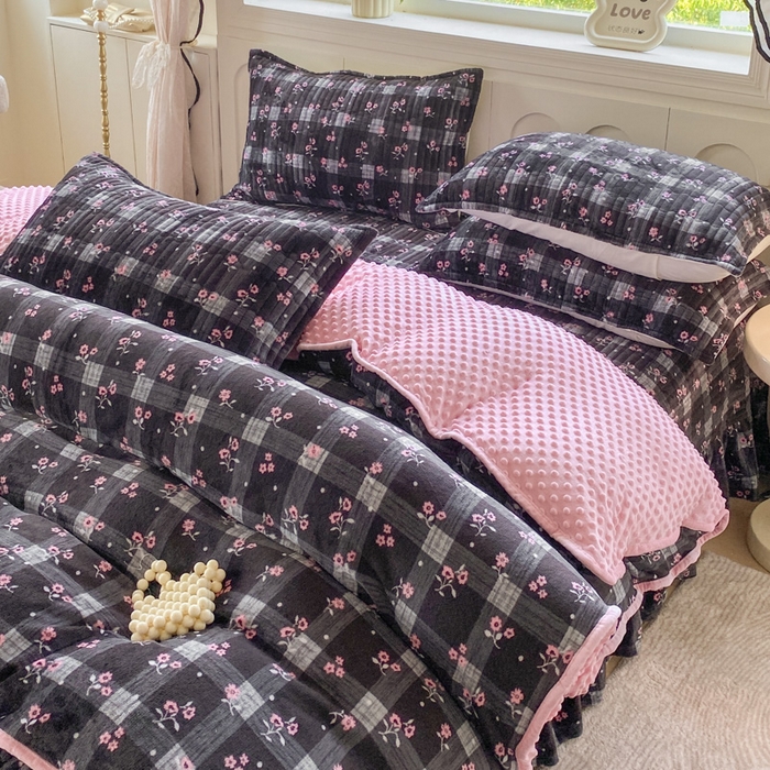 91家纺网 家纺一手货源 找家纺 尚美 2025新款豆豆绒牛奶绒大花边床盖四件套（床盖花边随机） 欣悦