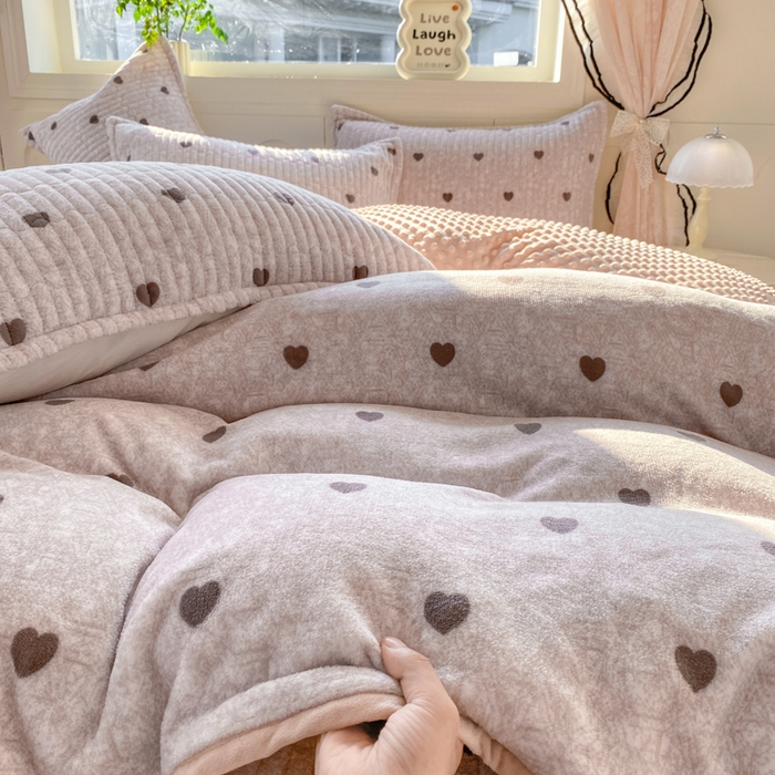 91家纺网 家纺一手货源 找家纺 尚美 2025新款豆豆绒牛奶绒大花边床盖四件套（床盖花边随机） 叶麦心