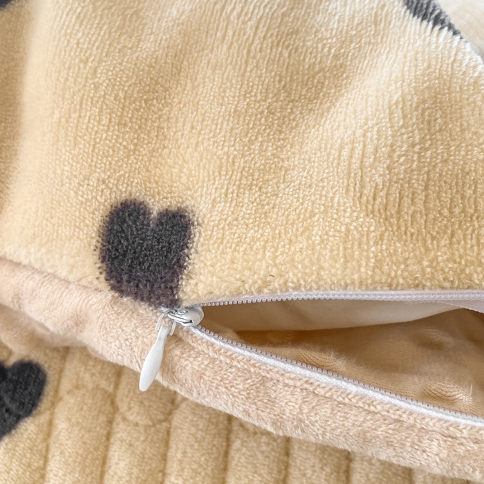 91家纺网 家纺一手货源 找家纺 尚美 2025新款豆豆绒牛奶绒大花边床盖四件套（床盖花边随机） 字母爱心