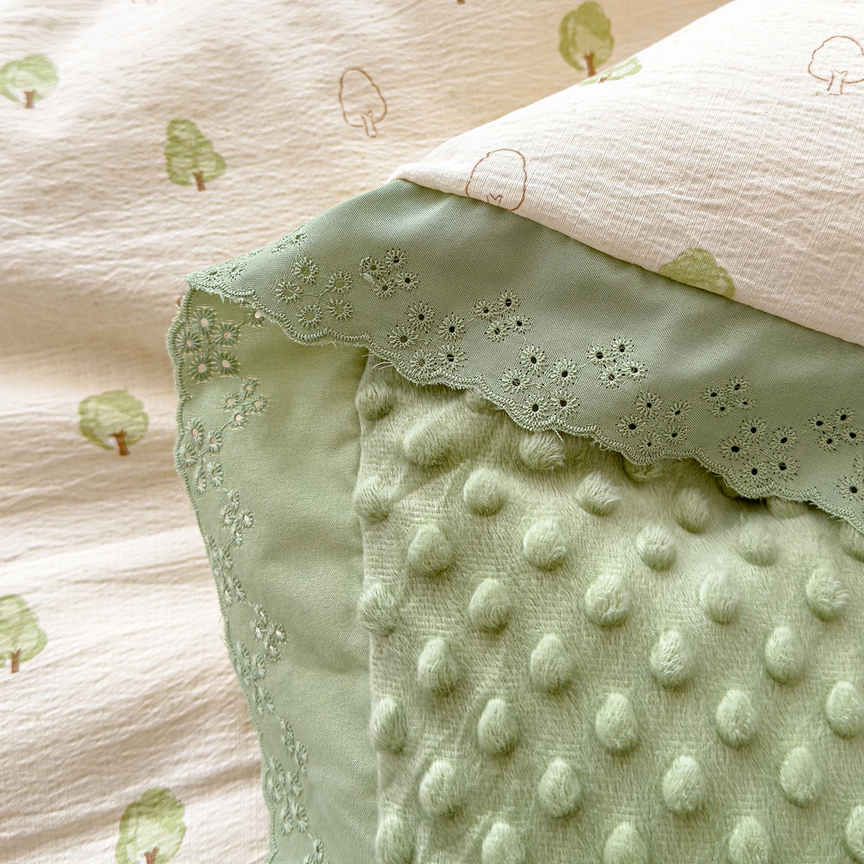 91家纺网 家纺一手货源 找家纺 芯恋家居 2025新款A类提花韩版花边豆豆冬被被子春秋被芯大豆被豆豆被 小树林