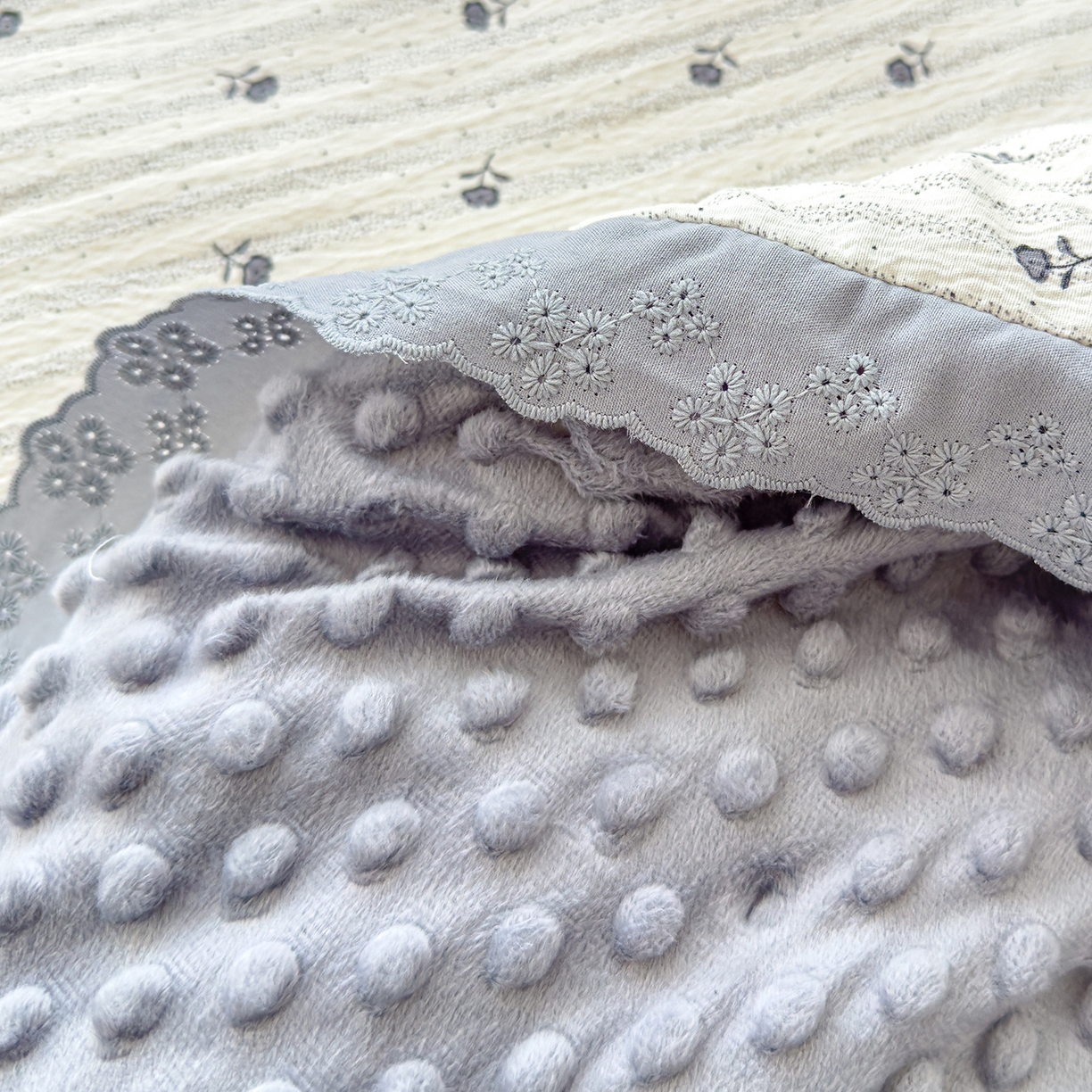 91家纺网 家纺一手货源 找家纺 芯恋家居 2025新款A类提花韩版花边豆豆冬被被子春秋被芯大豆被豆豆被 星芒小筑