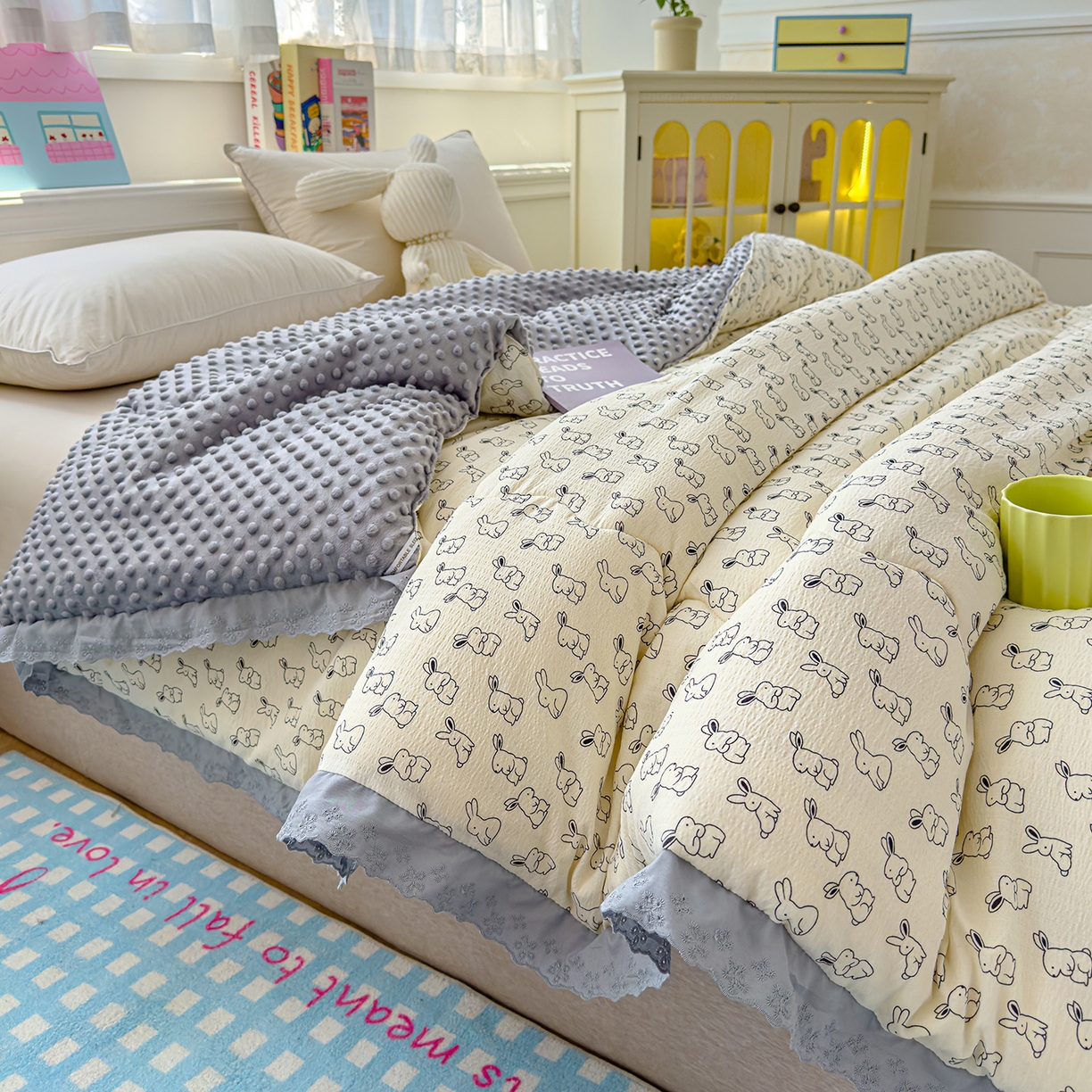 91家纺网 家纺一手货源 找家纺 芯恋家居 2025新款A类提花韩版花边豆豆冬被被子春秋被芯大豆被豆豆被 呆萌兔