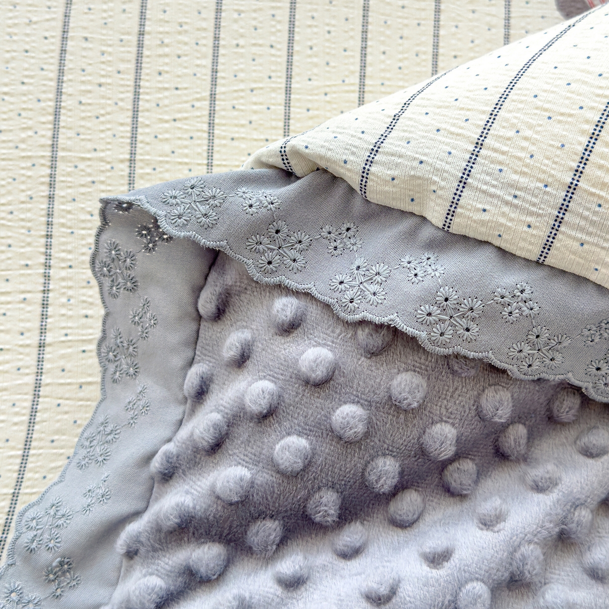 91家纺网 家纺一手货源 找家纺 芯恋家居 2025新款A类提花韩版花边豆豆冬被被子春秋被芯大豆被豆豆被 顽皮象