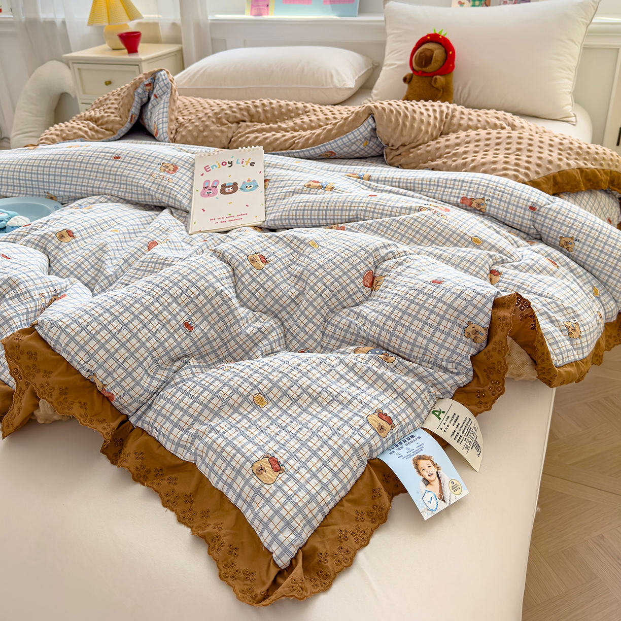 91家纺网 家纺一手货源 找家纺 芯恋家居 2025新款A类提花韩版花边豆豆冬被被子春秋被芯大豆被豆豆被 卡皮巴拉