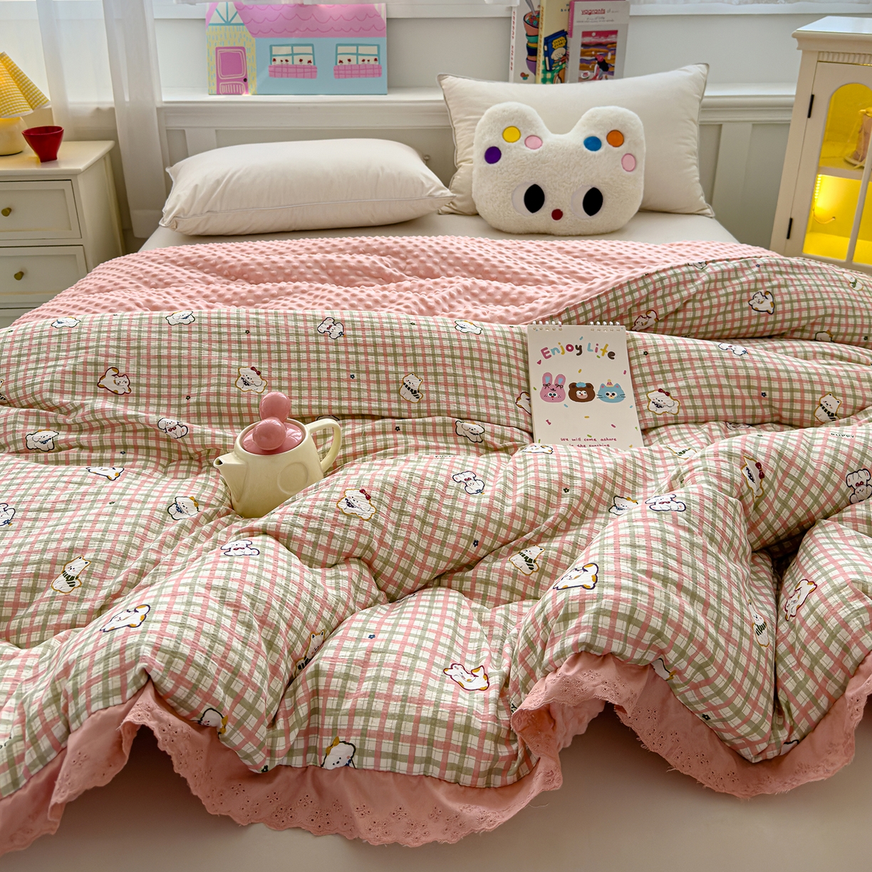 91家纺网 家纺一手货源 找家纺 芯恋家居 2025新款A类提花韩版花边豆豆冬被被子春秋被芯大豆被豆豆被 格子萌宠