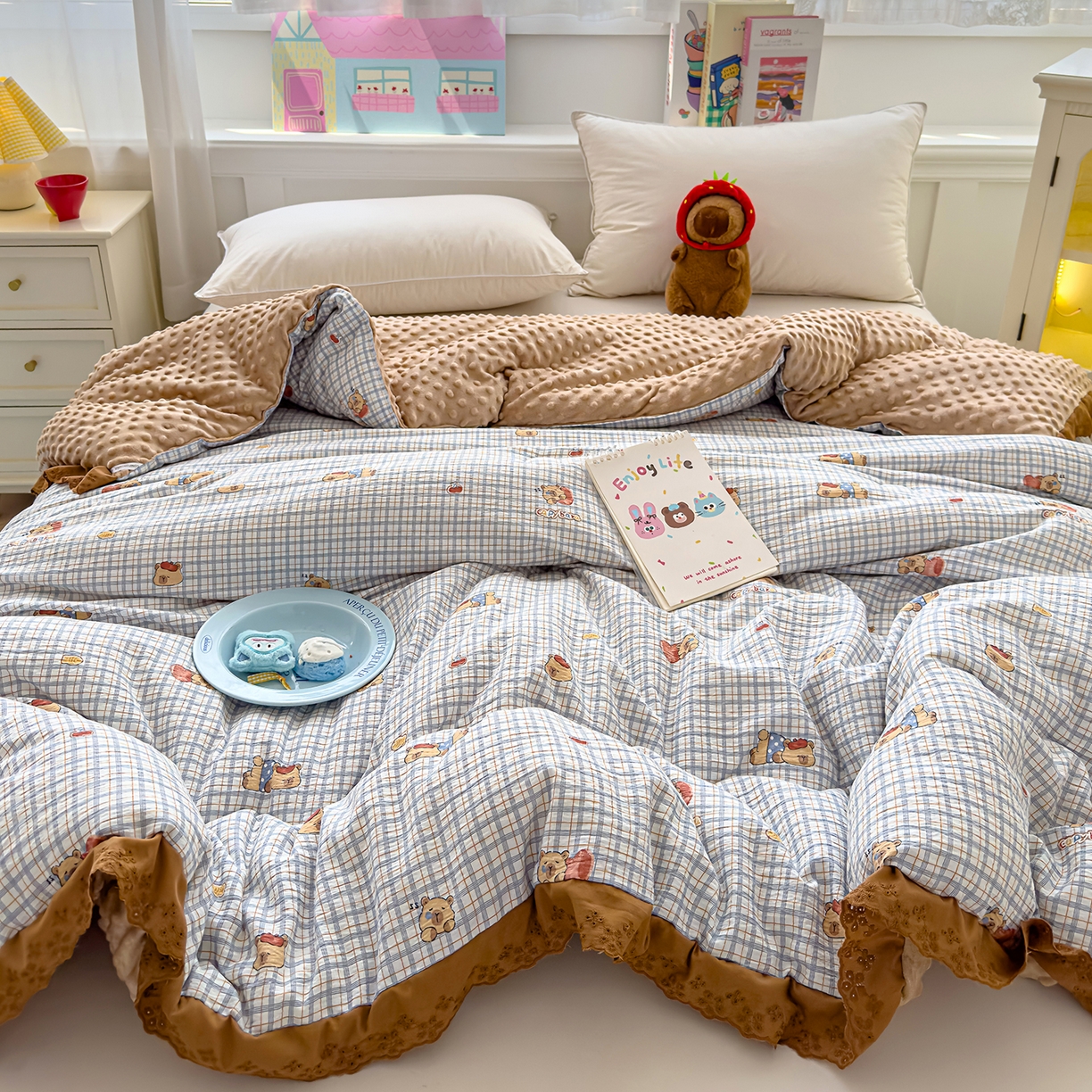 91家纺网 家纺一手货源 找家纺 芯恋家居 2025新款A类提花韩版花边豆豆冬被被子春秋被芯大豆被豆豆被 卡皮巴拉