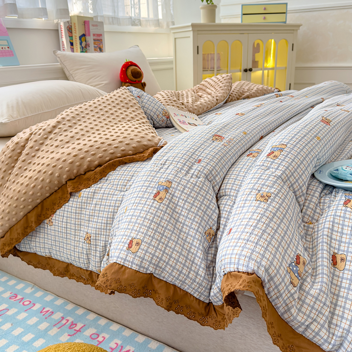 91家纺网 家纺一手货源 找家纺 芯恋家居 2025新款A类提花韩版花边豆豆冬被被子春秋被芯大豆被豆豆被 卡皮巴拉