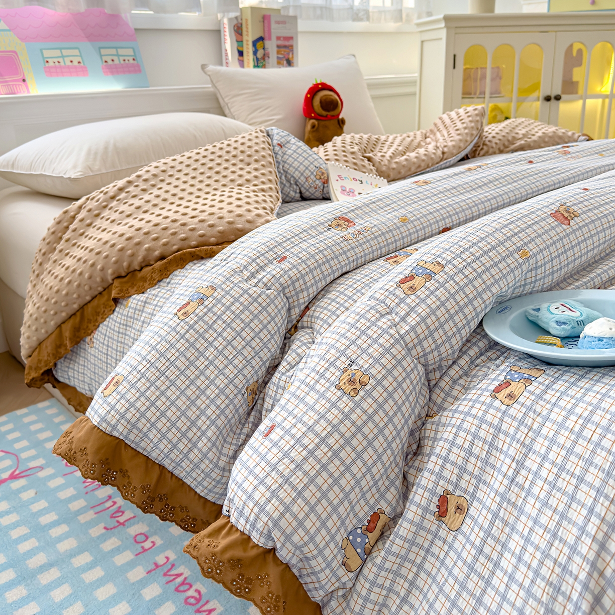 91家纺网 家纺一手货源 找家纺 芯恋家居 2025新款A类提花韩版花边豆豆冬被被子春秋被芯大豆被豆豆被 卡皮巴拉