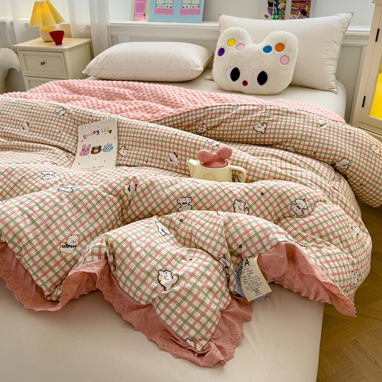 91家纺网 家纺一手货源 找家纺 芯恋家居 2025新款A类提花韩版花边豆豆冬被被子春秋被芯大豆被豆豆被 格子萌宠