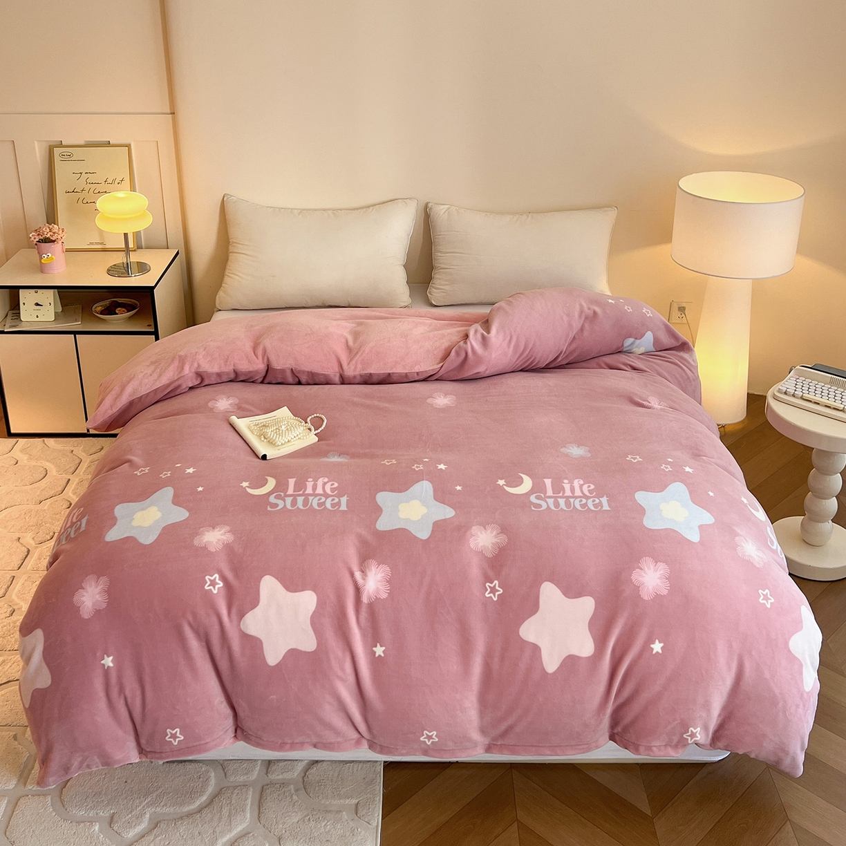 91家纺网 家纺一手货源 找家纺 （总）富馨莱 2025新款牛奶绒印花单件被套240克面料支持一件定制尺寸