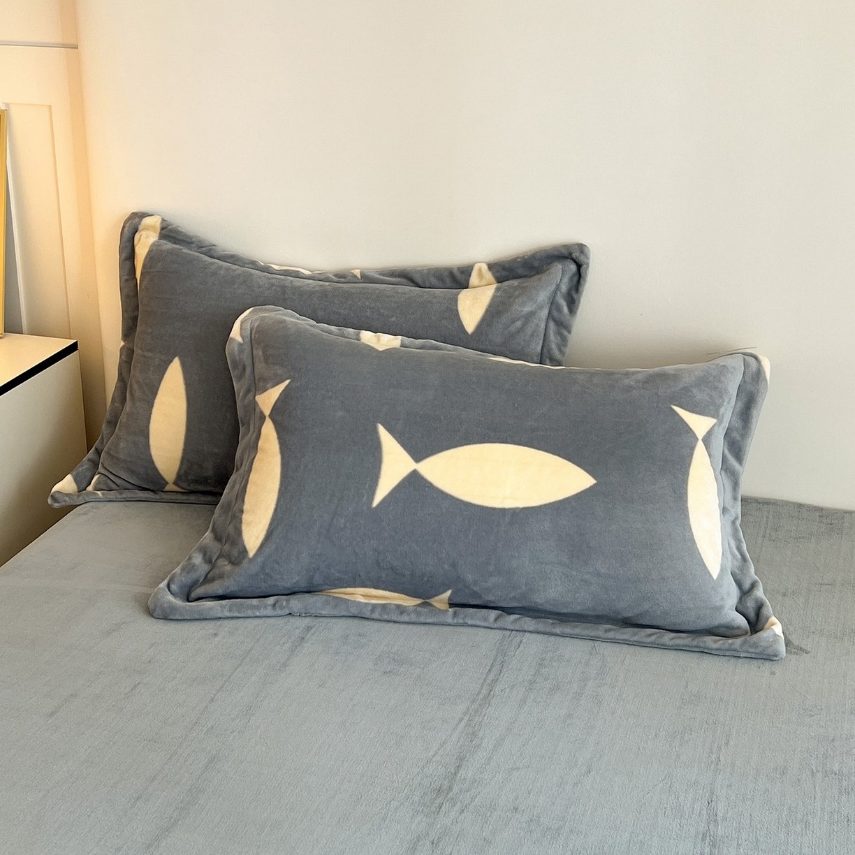 91家纺网 家纺一手货源 找家纺 富馨莱 2025新款牛奶绒印花单件被套240克面料支持一件定制尺寸 布朗灰