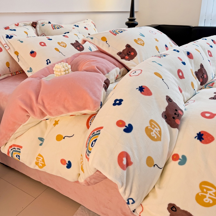 91家纺网 家纺一手货源 找家纺 富馨莱 2025新款牛奶绒印花单件被套240克面料支持一件定制尺寸 彩虹熊