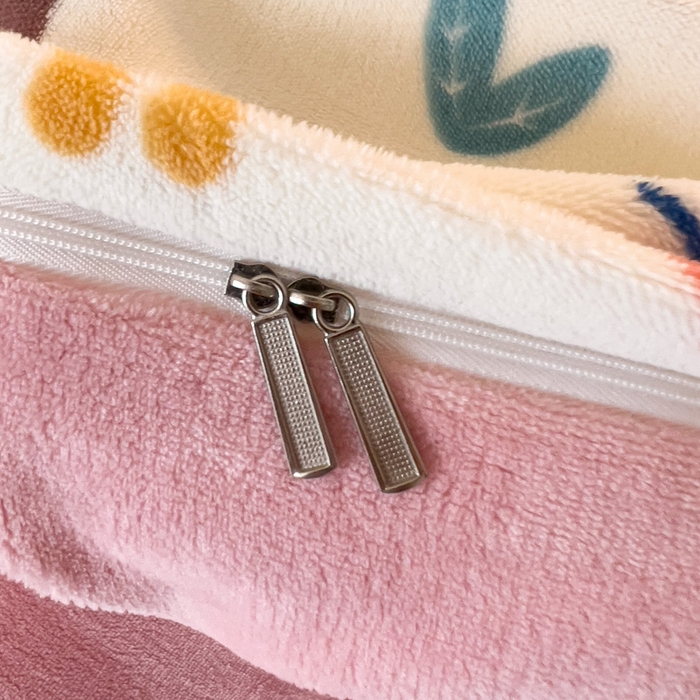 91家纺网 家纺一手货源 找家纺 富馨莱 2025新款牛奶绒印花单件被套240克面料支持一件定制尺寸 彩虹熊