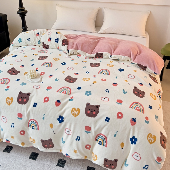 91家纺网 家纺一手货源 找家纺 富馨莱 2025新款牛奶绒印花单件被套240克面料支持一件定制尺寸 彩虹熊