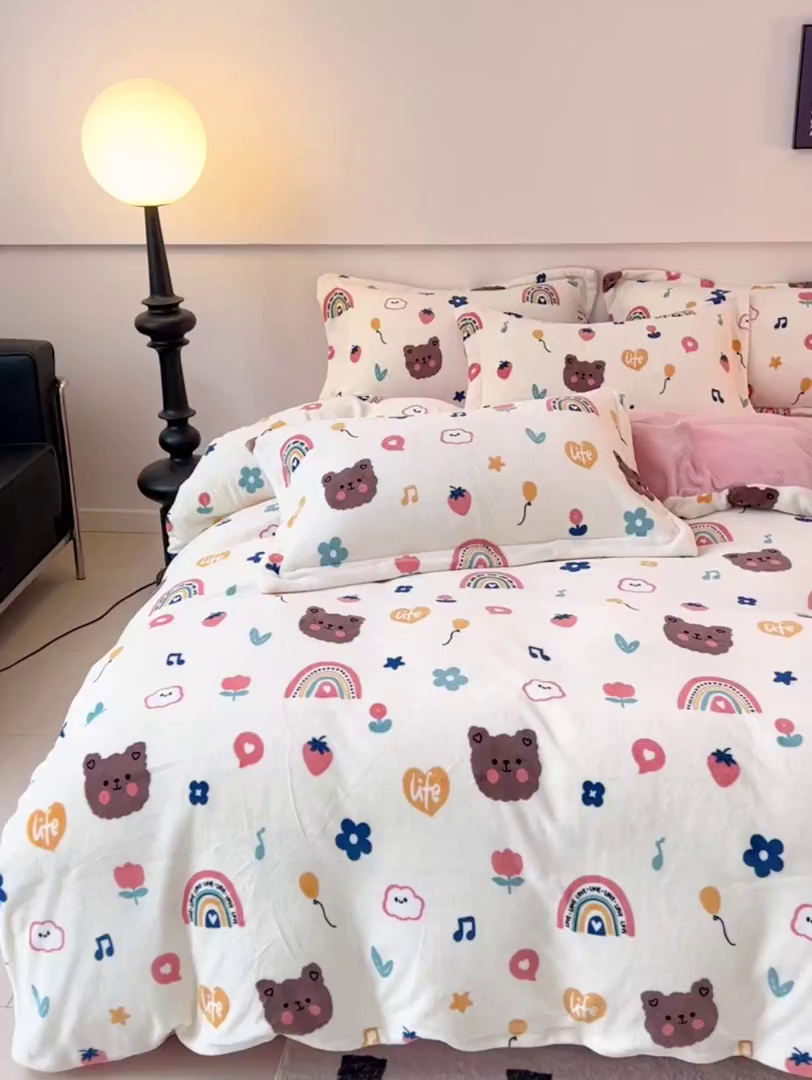 91家纺网 家纺一手货源 找家纺 富馨莱 2025新款牛奶绒印花单件被套240克面料支持一件定制尺寸 彩虹熊