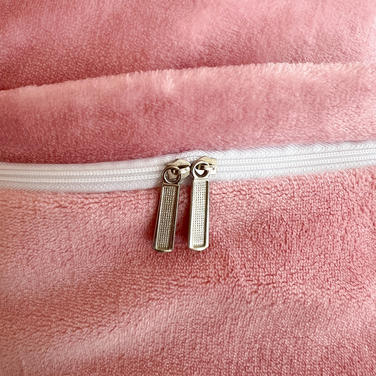 91家纺网 家纺一手货源 找家纺 富馨莱 2025新款牛奶绒印花单件被套240克面料支持一件定制尺寸 花蝶粉