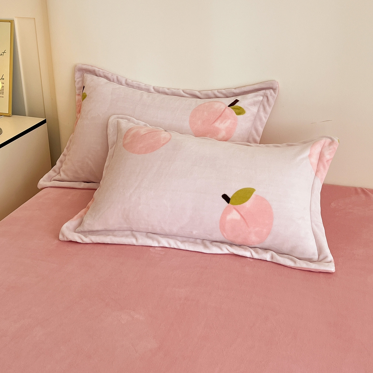 91家纺网 家纺一手货源 找家纺 富馨莱 2025新款牛奶绒印花单件被套240克面料支持一件定制尺寸 水蜜桃