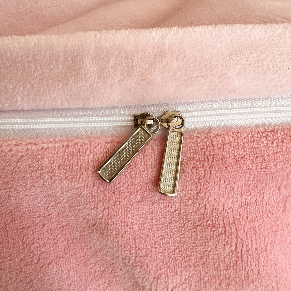 91家纺网 家纺一手货源 找家纺 富馨莱 2025新款牛奶绒印花单件被套240克面料支持一件定制尺寸 水蜜桃