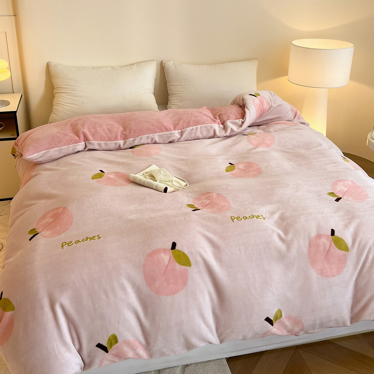 91家纺网 家纺一手货源 找家纺 富馨莱 2025新款牛奶绒印花单件被套240克面料支持一件定制尺寸 水蜜桃