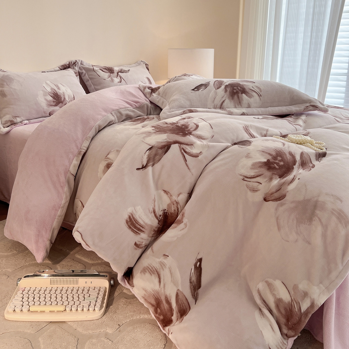 91家纺网 家纺一手货源 找家纺 富馨莱 2025新款牛奶绒印花单件被套240克面料支持一件定制尺寸 水墨花开