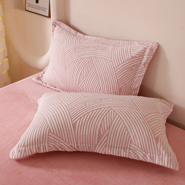 91家纺网 家纺一手货源 找家纺 富馨莱 2025新款牛奶绒印花单件被套240克面料支持一件定制尺寸 斯洛特-粉