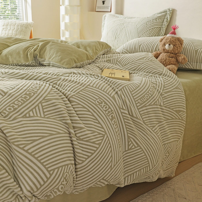 91家纺网 家纺一手货源 找家纺 富馨莱 2025新款牛奶绒印花单件被套240克面料支持一件定制尺寸 斯洛特-绿