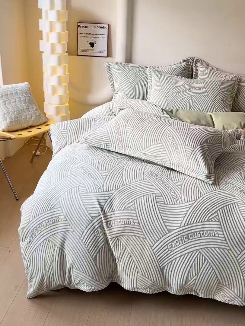 91家纺网 家纺一手货源 找家纺 富馨莱 2025新款牛奶绒印花单件被套240克面料支持一件定制尺寸 斯洛特-绿