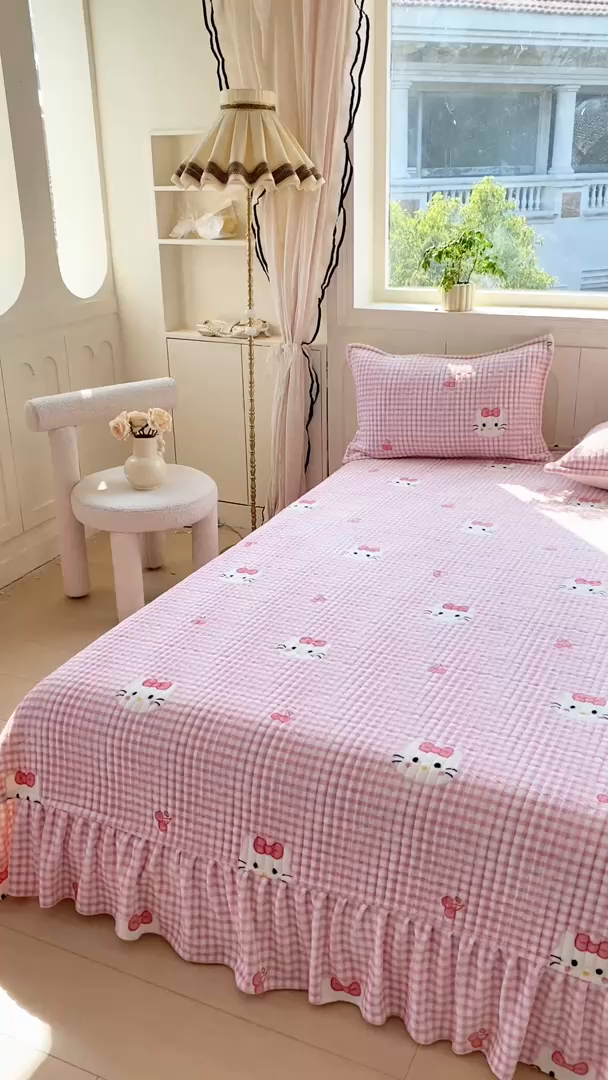 91家纺网 家纺一手货源 找家纺 尚美 2025新款豆豆绒牛奶绒大花边床盖四件套（床盖花边随机） 凯迪猫粉