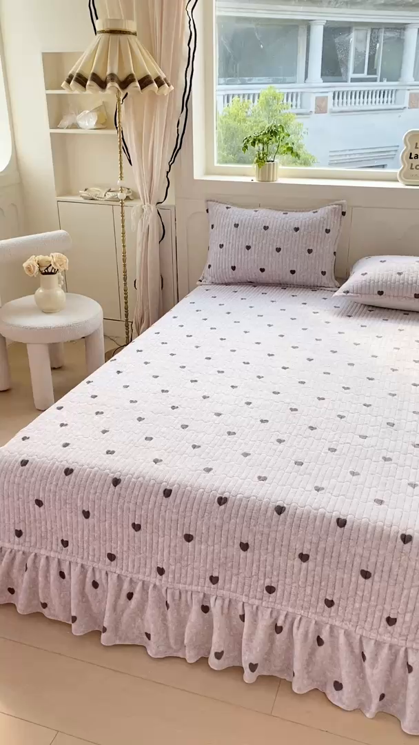 91家纺网 家纺一手货源 找家纺 尚美 2025新款豆豆绒牛奶绒大花边床盖四件套（床盖花边随机） 叶麦心