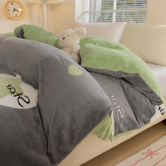 91家纺网 家纺一手货源 找家纺 富馨莱 2025新款牛奶绒印花单件被套240克面料支持一件定制尺寸 心星相印